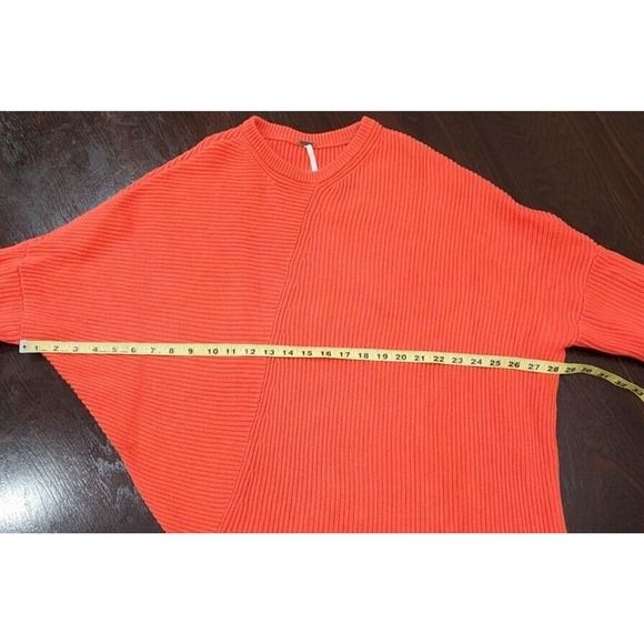Free People Downtown Pullover Asymmetrical Sweater in Coral Red, Size‎ M - Picture 9 of 9